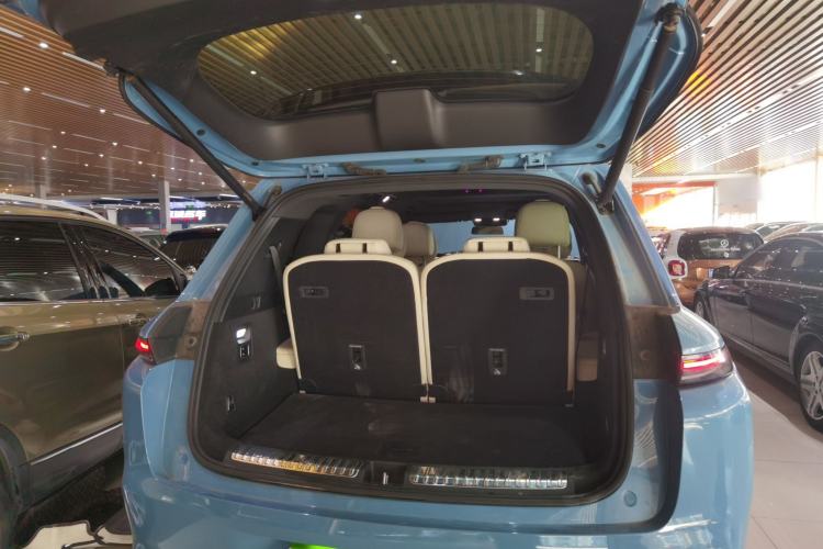 Used Li Auto L8 2023 Air model
