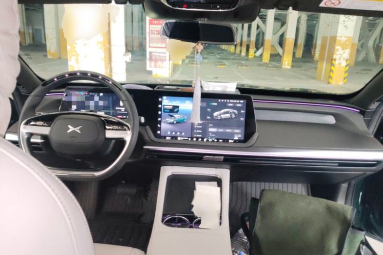 Used XPeng P7 2023 P7i 610 Max Performance Edition Center Console