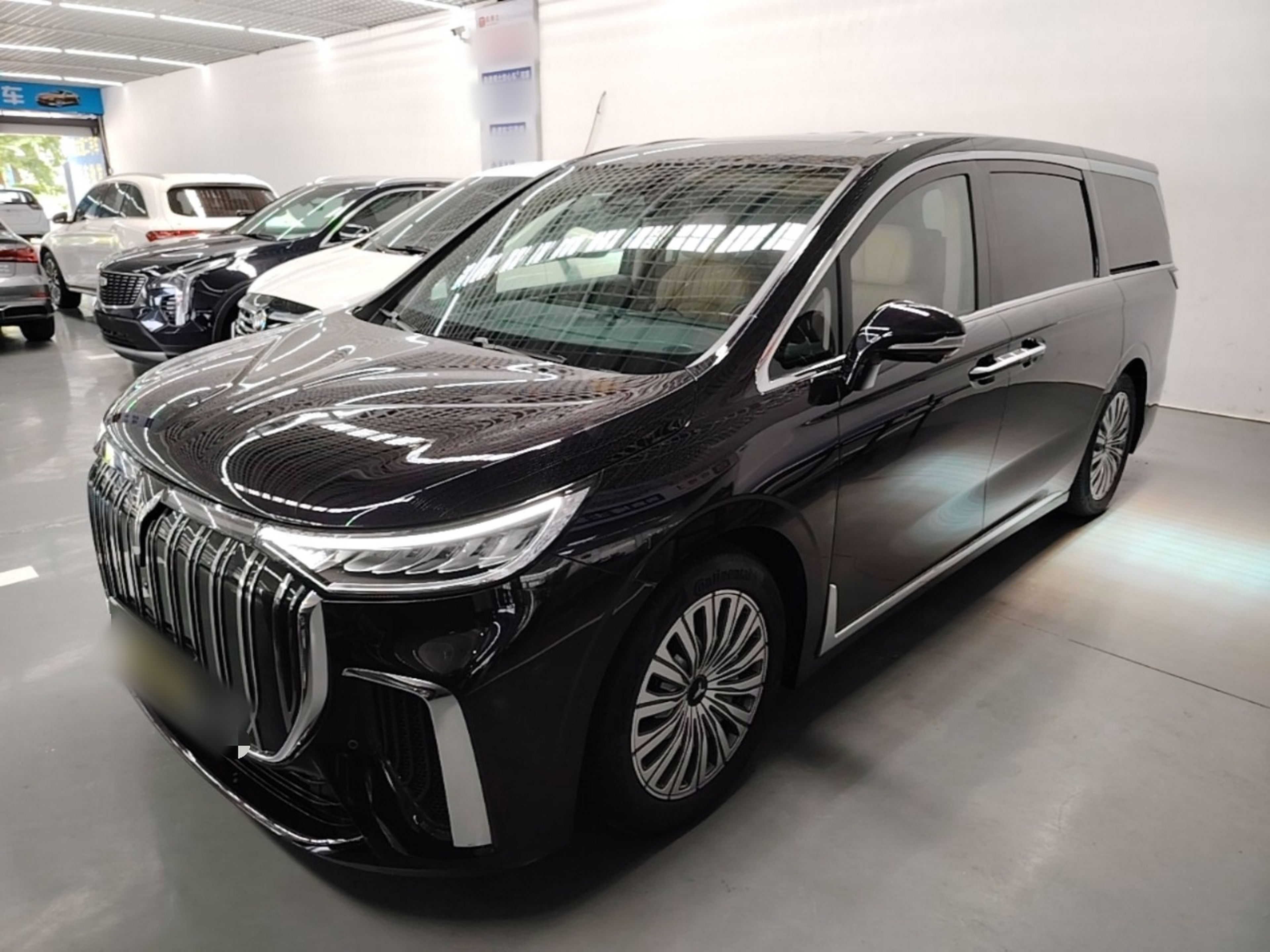 Unter der Vorderseite des Autos