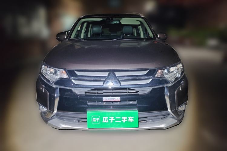 Used Mitsubishi Outlander 2016 2.4L 4x4 Luxury Edition 7-Seater
