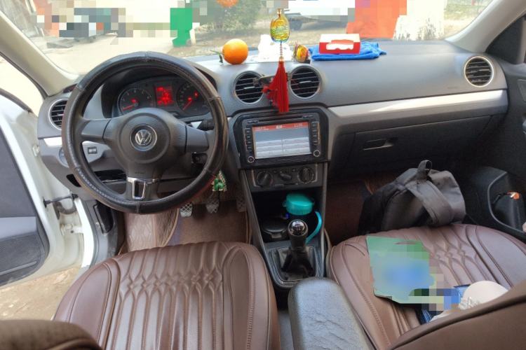 Used Volkswagen Jetta 2013 1.6L Manual Comfort Model Center Console