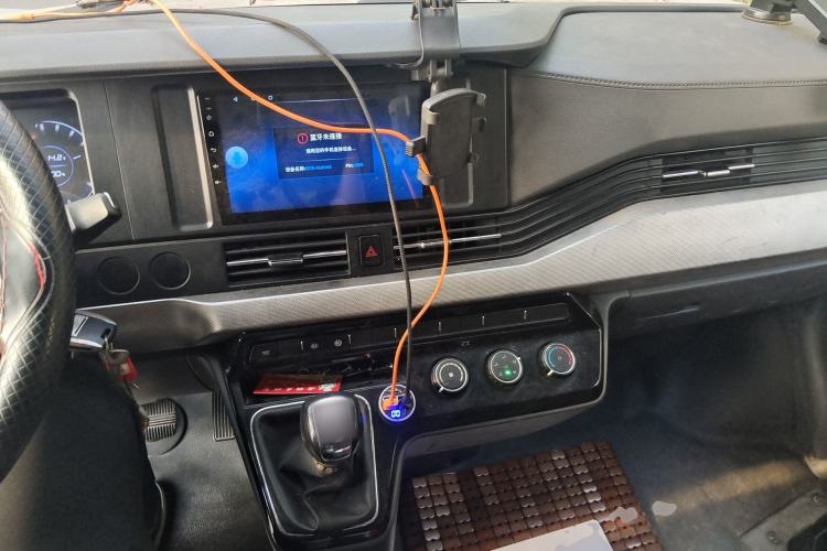 Used Dongfeng Yufeng 2023 V9+ 2.3T Manual Front-Drive Van Long Wheelbase High Roof 3-Seater
