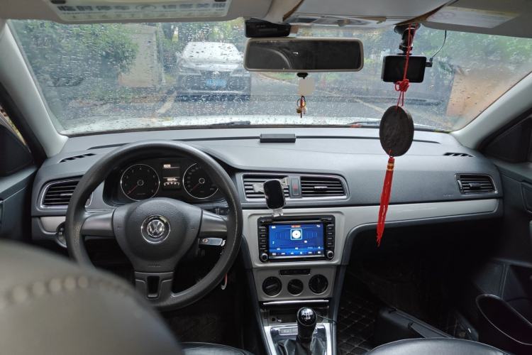 Used Volkswagen Lavida 2013 1.6L Manual Comfort Edition
