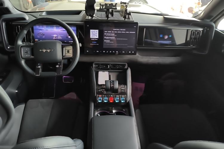 Used Formula Leopard 5 2023 Cloud Ride Flagship Edition Center Console