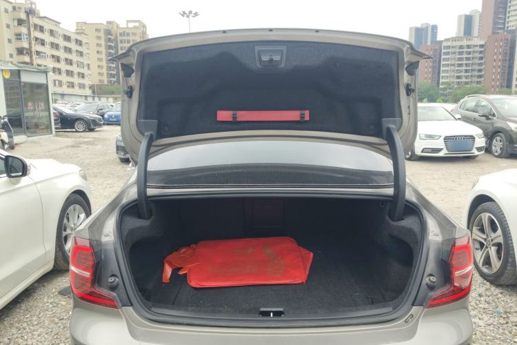 Used Volvo S60 2022 B4 Zhiyuan Luxury Edition
