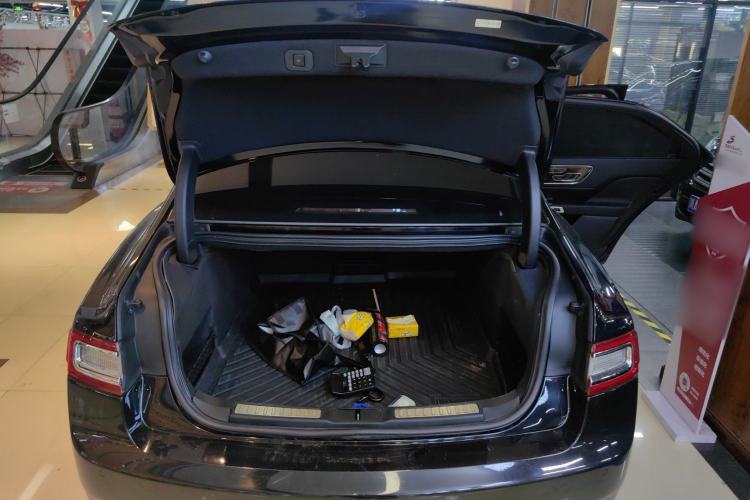 Used Lincoln Continental 2017 3.0T Four-Wheel Drive Prestige Edition Trunk