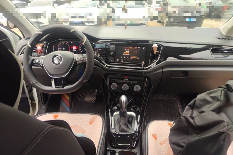 Used Volkswagen T-ROC 2020 280TSI DSG Two-Wheel Drive Comfort Version Center Console