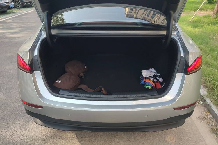 Used Roewe D7 2023 DMH 125km Superior Edition