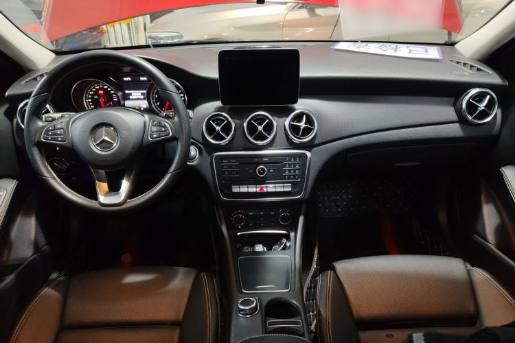 Used Mercedes-Benz GLA 2017 GLA 200 Sport Edition Center Console