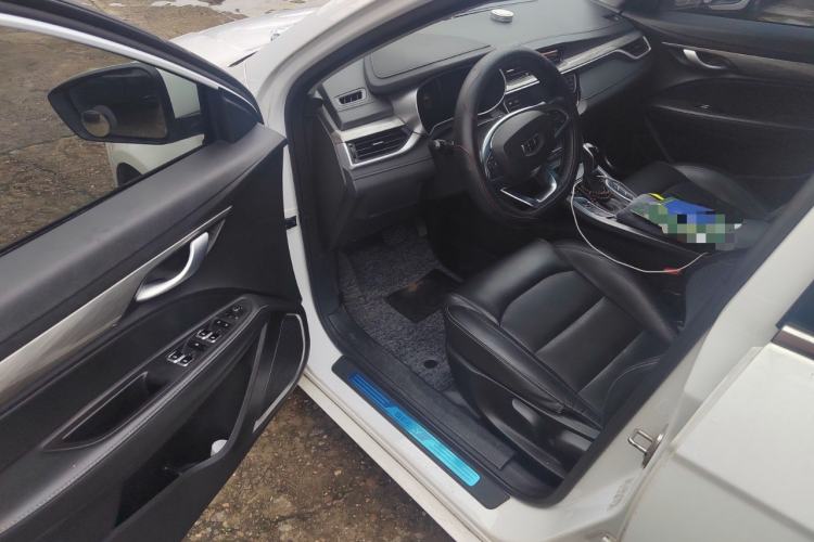 Used Geely Auto Emgrand 2019 Leading Edition 1.5L CVT Upward Connectivity Model China V Standard Driver Seat