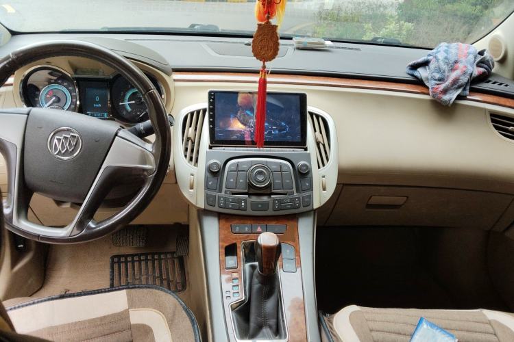 Used Buick LaCrosse 2012 2.4L SIDI Elegant Edition Center Console