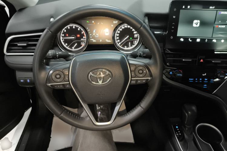 Used Toyota Camry 2023 2.0G Luxury Edition Center Console