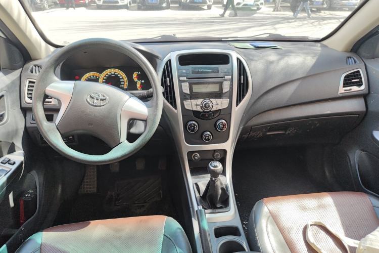 Used BYD F3 2015 Energy-Efficient Model 1.5L Manual Comfort Edition Center Console