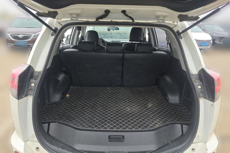 Used Toyota RAV4 2016 2.0L CVT Two-Wheel Drive Fashion Edition China V Standard Trunk