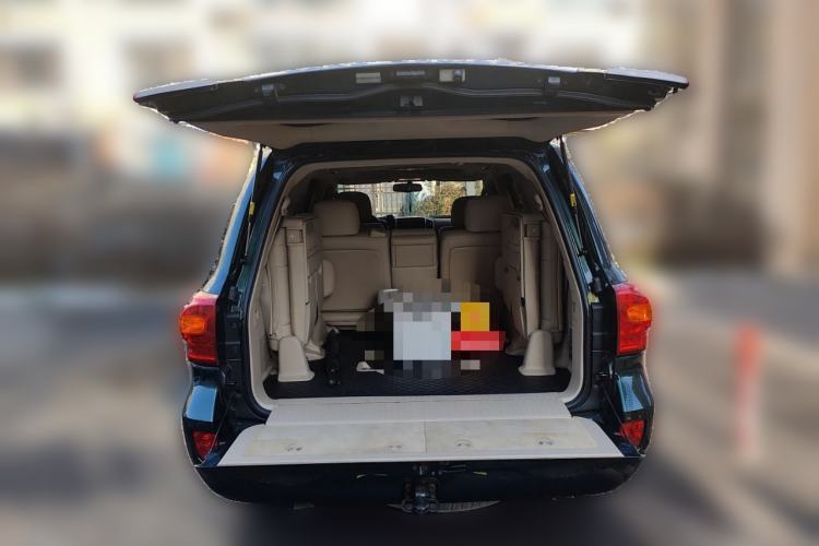 Used Toyota Land Cruiser 2012 4.0L Automatic VX Trunk