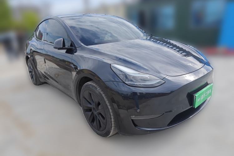 Used Tesla Model Y 2024 Long-Range All-Wheel-Drive Version Front Right 45 Deg