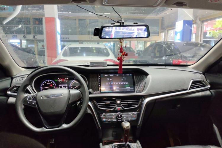 Used Venucia T90 2017 2.0L CVT Fashion Edition
