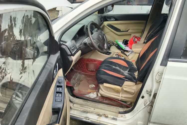 Used Baojun 730 2014 1.5L manual Comfort ESP version 7 seats
