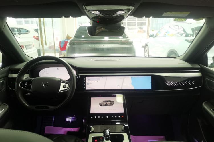 Used ARCFOX Alpha T 2023 688E+ Forest Edition 160kW Center Console