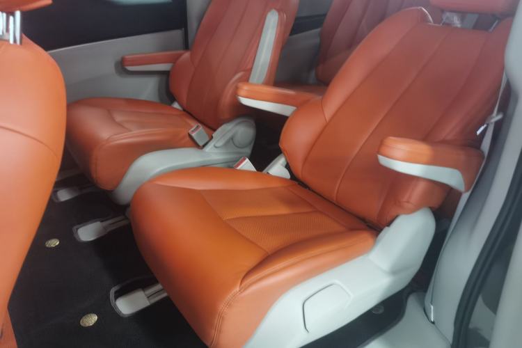 Used Buick GL8 2023 Land Executive Class Comfort Model Left Rear Seat