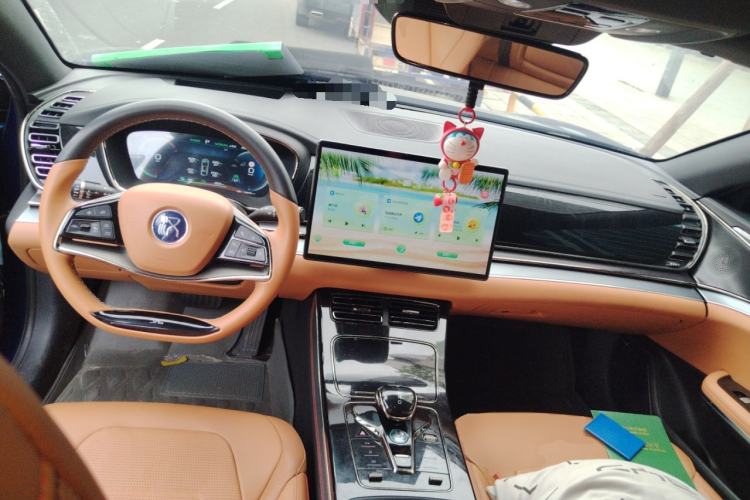 Used BYD Han 2022 EV Genesis Edition 715KM Front-Wheel-Drive Prestige Model Center Console