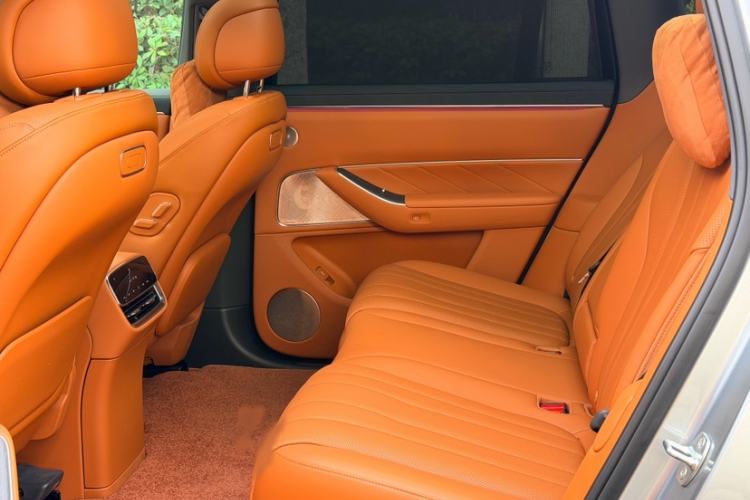 Used Hima AITO M8 2025 Extended-Range Max+ Version 53.4 kWh 5-Seater Edition Interior 5