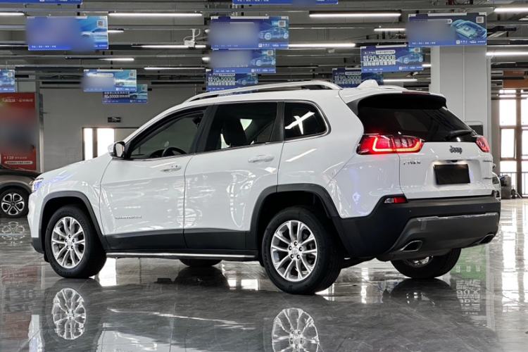 Used Jeep Cherokee 2019 2.0T Two-Wheel Drive Smart Enjoyment Version China VI
