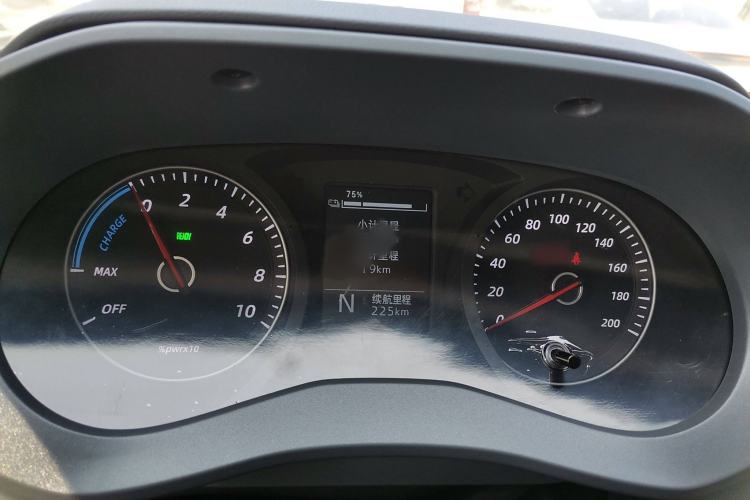 Used Wuling Yangguang 2024 300KM Comfort Version Passenger Van 75kW