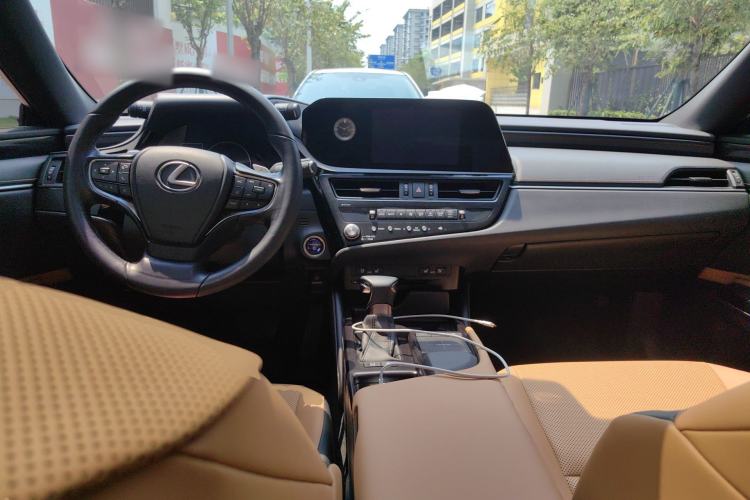 Used Lexus ES 2022 300h Deluxe Edition