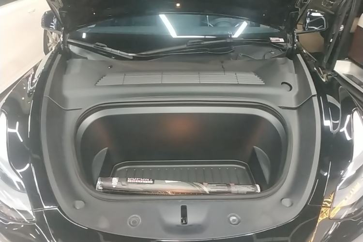 Used Tesla Model Y 2023 Rear-Wheel-Drive Version
