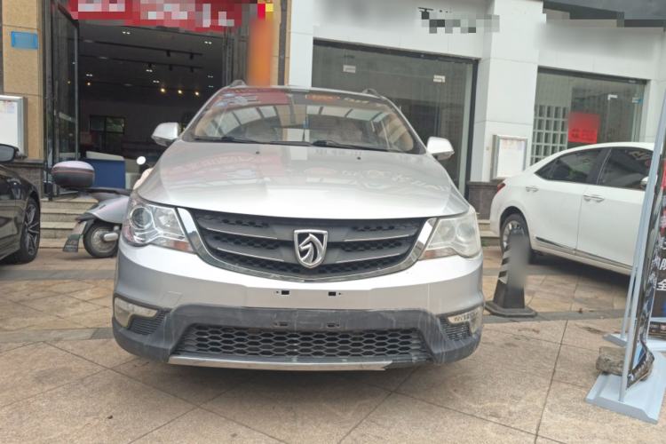 Used Baojun 730 2014 1.5L Manual Luxury Navigation ESP Version 7 Seats Front