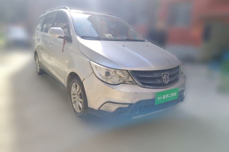 Used Baojun 730 2014 1.5L manual luxury trim 7 seats
