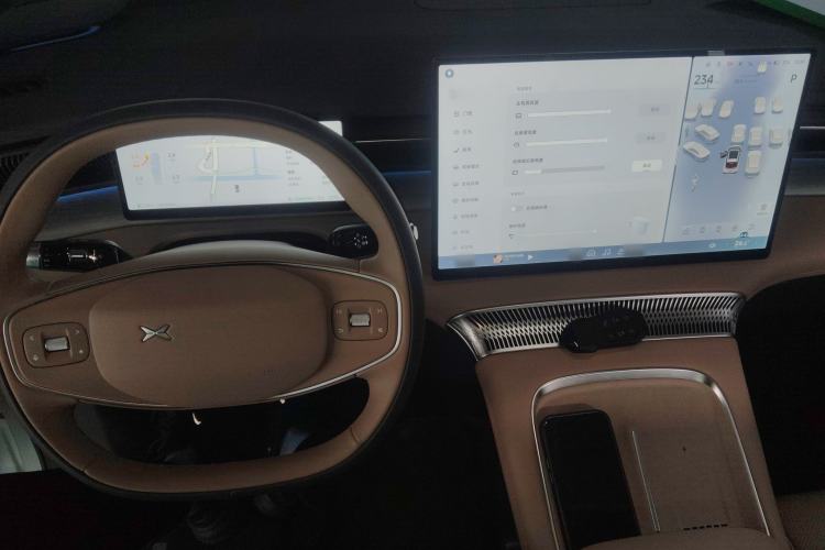 Used XPeng X9 2025 740 Ultra-Long Range Max Steering Wheel