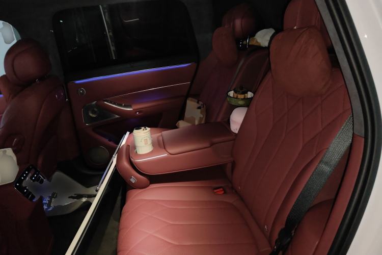 Used Hima AITO M8 2025 Extended-Range Ultra Version 53.4 kWh 5-Seater Edition Left Rear Seat