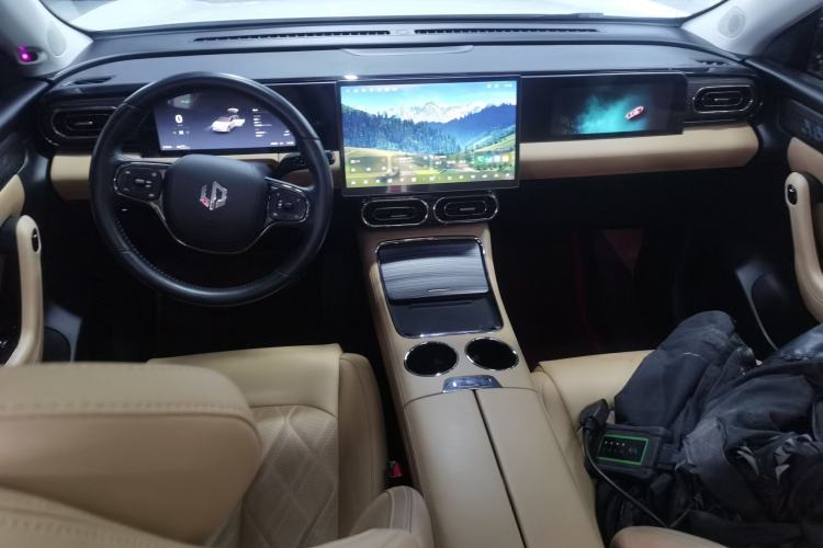 Used Leapmotor C11 2024 All-Electric 580 Luxury Edition Center Console