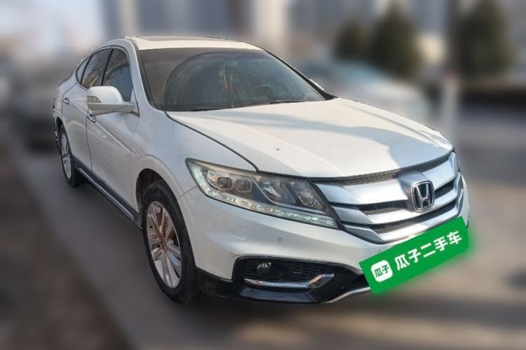 Used Honda Crosstour 2014 2.4L Luxury Edition Front Right 45 Deg