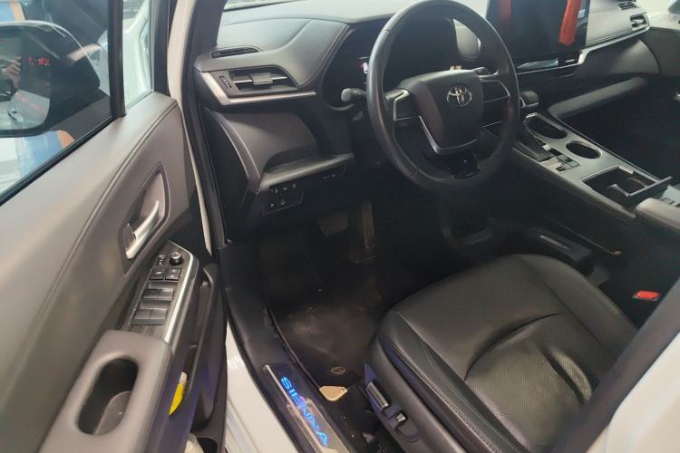 Used Toyota SIENNA 2021 2.5L Hybrid Premium Edition