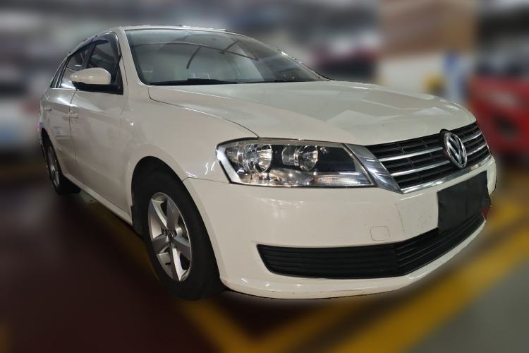 Used Volkswagen Gran Lavida 2013 1.6L Manual Fashion Model Front Right 45 Deg