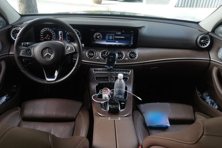 Used Mercedes-Benz E-Class 2019 E 200 L Center Console