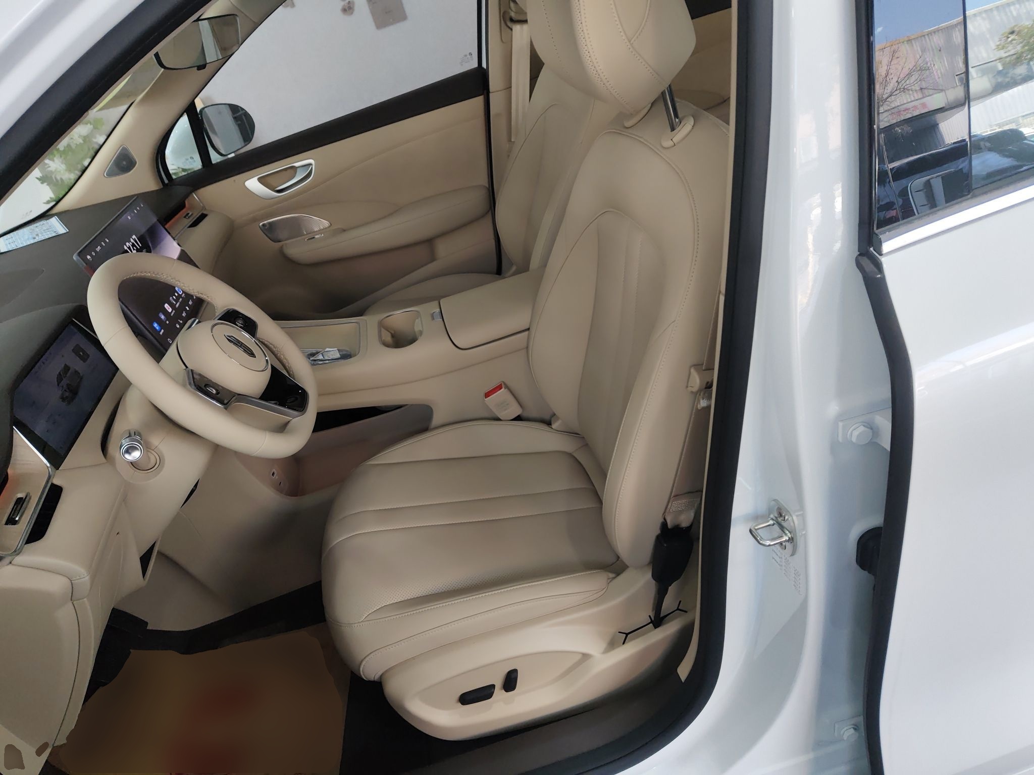 Переднее сиденье в автомобиле