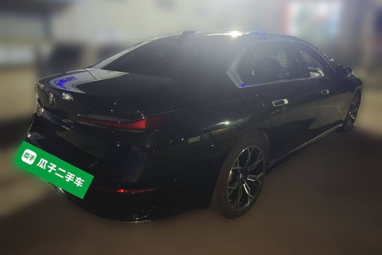 Used BMW 7 Series 2023 735Li Luxury Package Rear Right 45 Deg