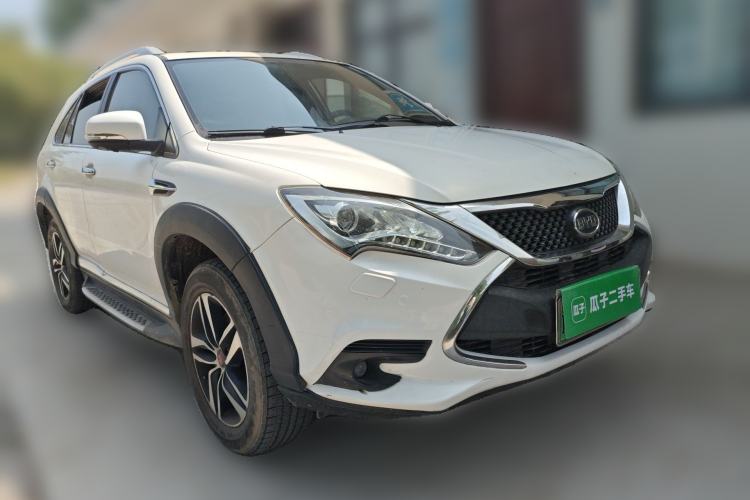 Used BYD Tang New Energy 2015 2.0T Four-Wheel-Drive Flagship Model
