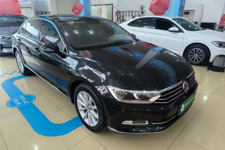 Used Volkswagen Magotan 2019 330TSI DSG Leading Model China VI Standard Front Right 45 Deg