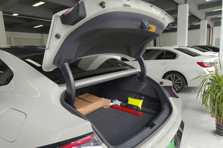 Used Xiaomi Auto SU7 2024 Rear-Drive Long-Range Intelligent Driving Version