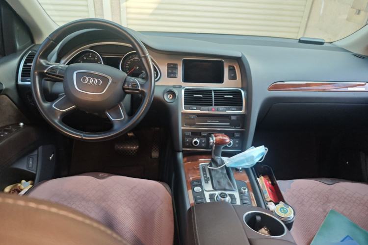 Used Audi Q7 2014 35 TFSI Off-road Model Center Console