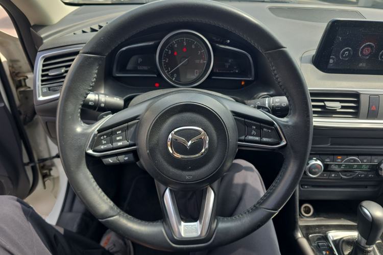 Used Mazda 3 Axela 2017 Hatchback 2.0L Automatic Sport Model China V Emission Standard Steering Wheel