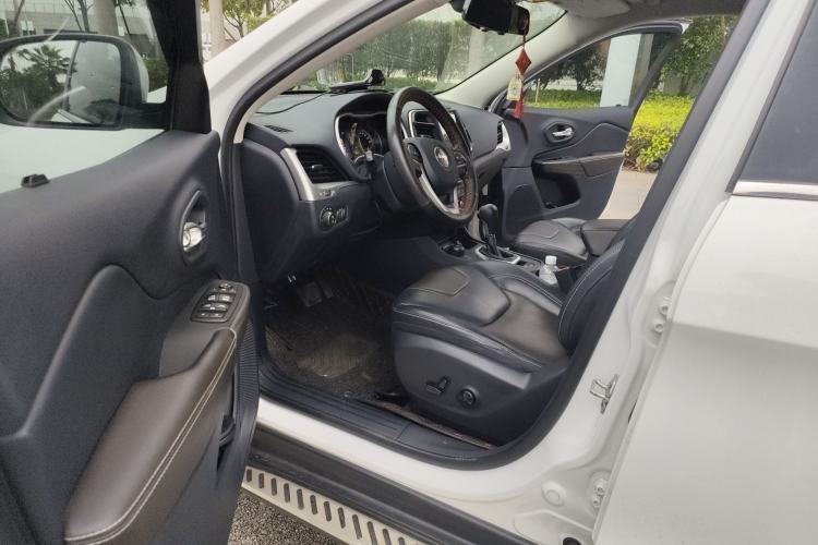 Used Jeep Cherokee 2016 2.4L Professional Edition
