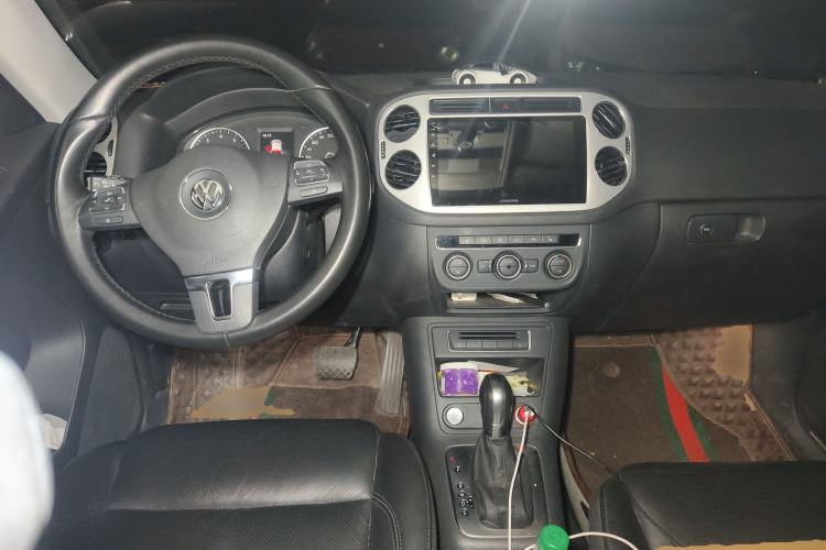 Used Volkswagen Tiguan 2015 2.0 TSI Automatic All-Wheel Drive Luxury Edition Center Console