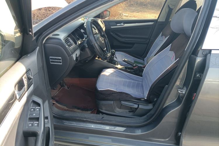 Used Volkswagen Sagitar 2015 1.6L Manual Comfort Model Driver Seat