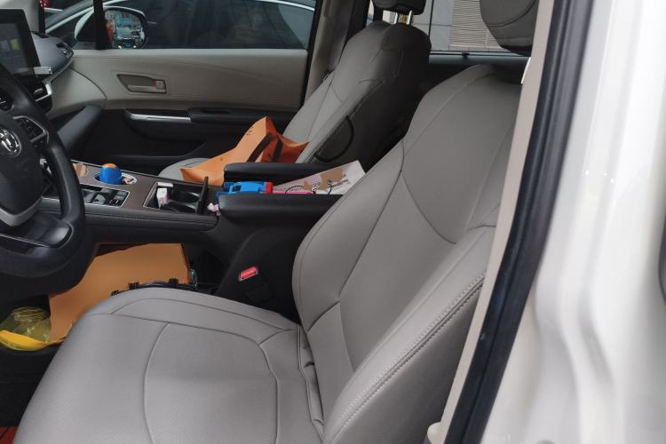 Used Toyota Sienna 2023 2.5L Hybrid Comfort Edition
